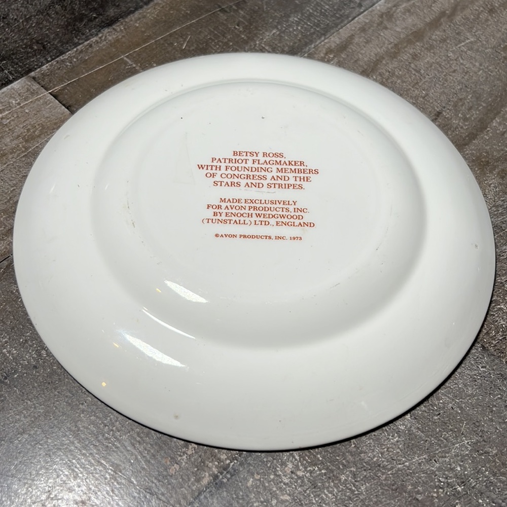 Vintage Avon 1973 Betsy Ross, Patriot Flag maker, Collector Plate Made England - Picture 6 of 7